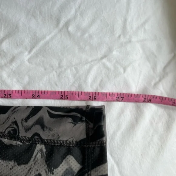 🌺NWT Nike Hypercool tight fit Tights; Gray and Black.. Medium - Picture 8 of 10